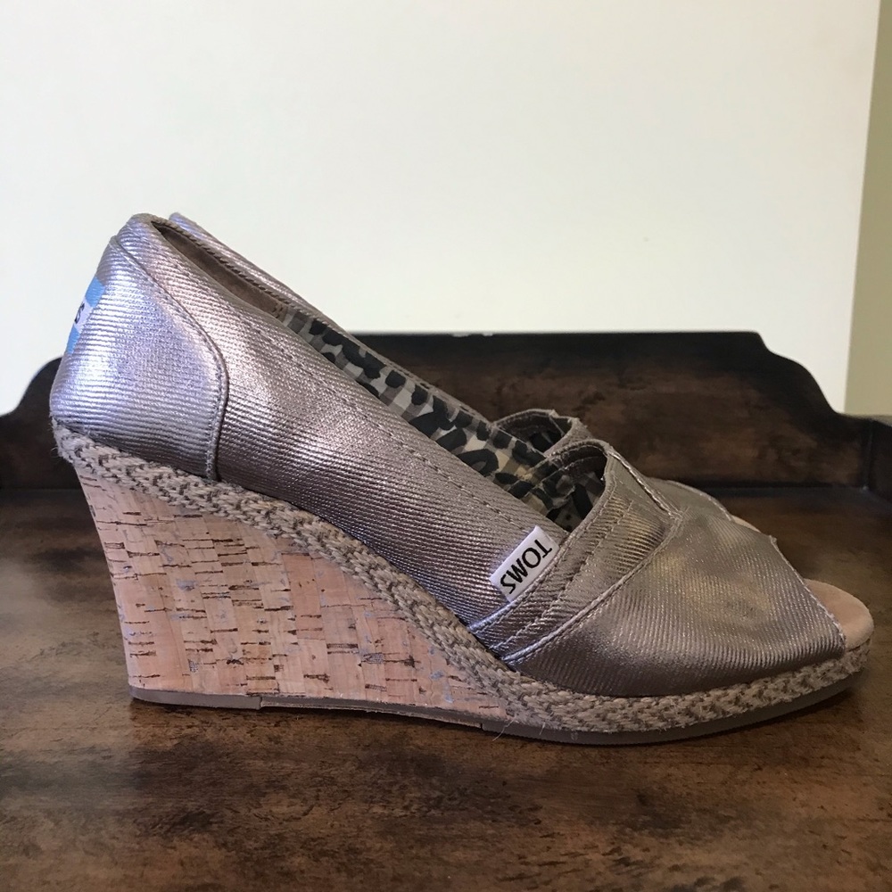TOMS PEWTER CORK WEDGE